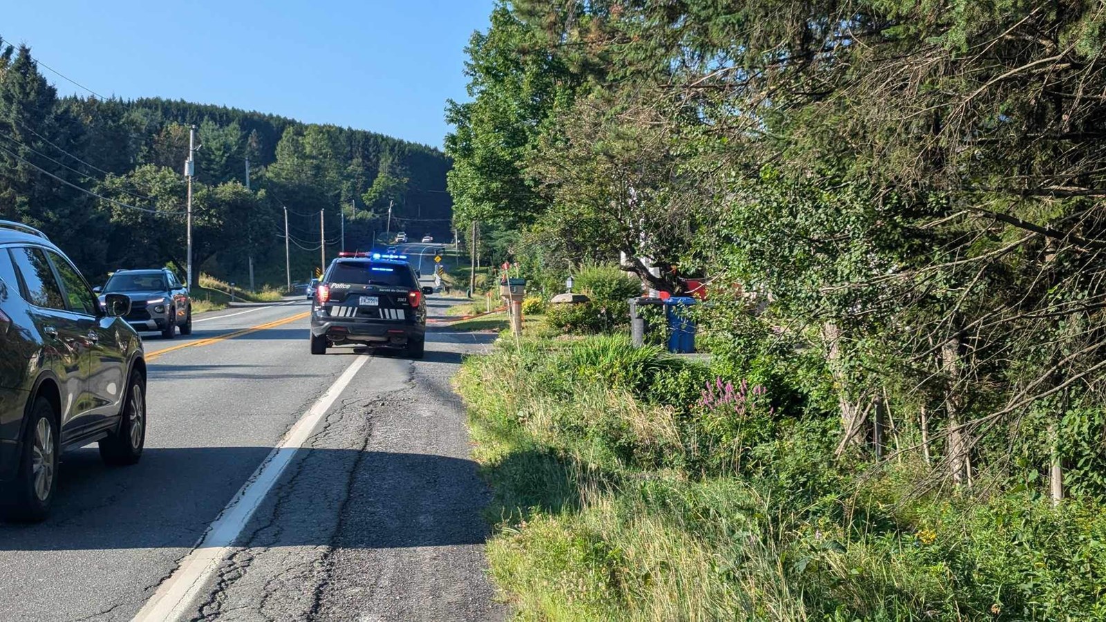 Saint-Georges : une voiture chute de plusieurs mètres sur la route 204