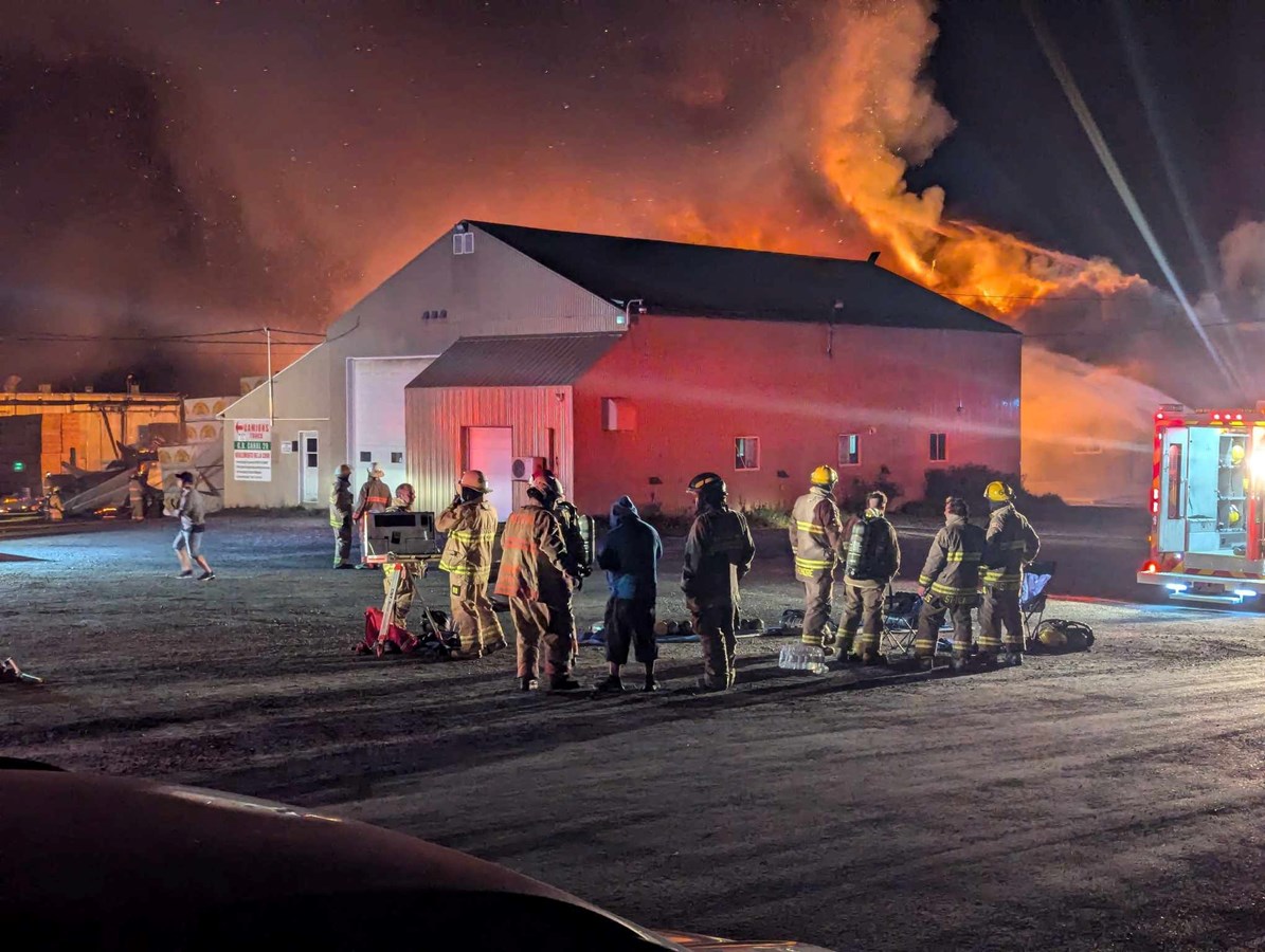 Saint-Honoré-de-Shenley : un incendie majeur éclate à l'Usine Sartigan