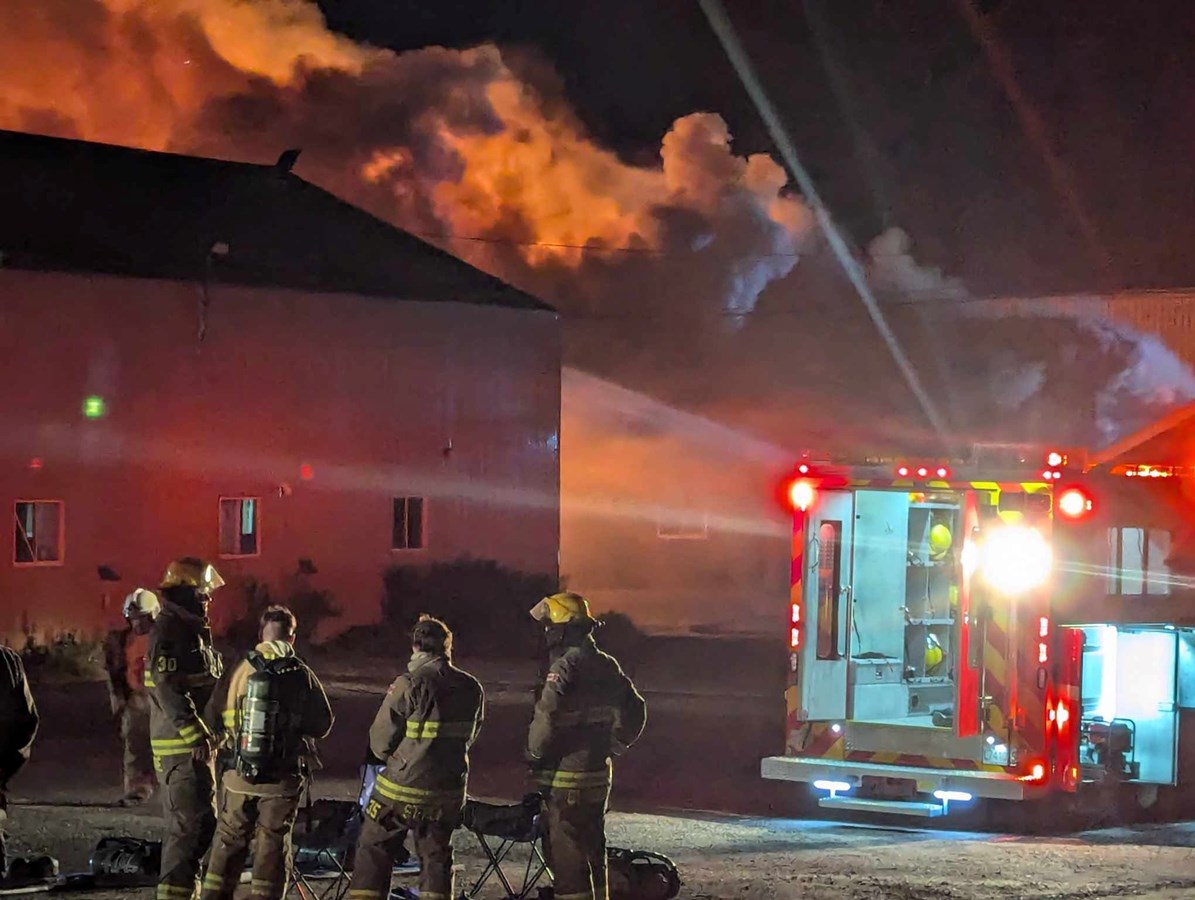 Saint-Honoré-de-Shenley : un incendie majeur éclate à l'Usine Sartigan