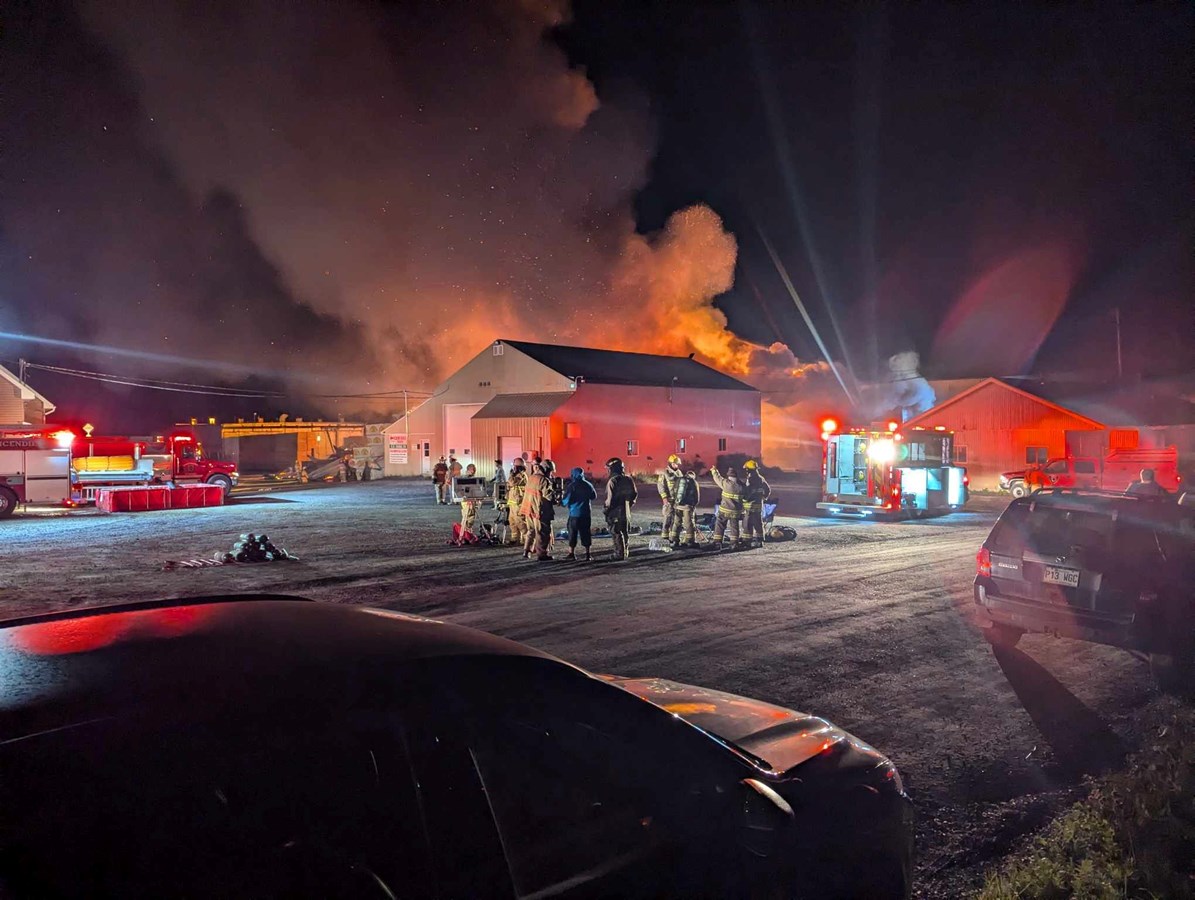 Saint-Honoré-de-Shenley : un incendie majeur éclate à l'Usine Sartigan