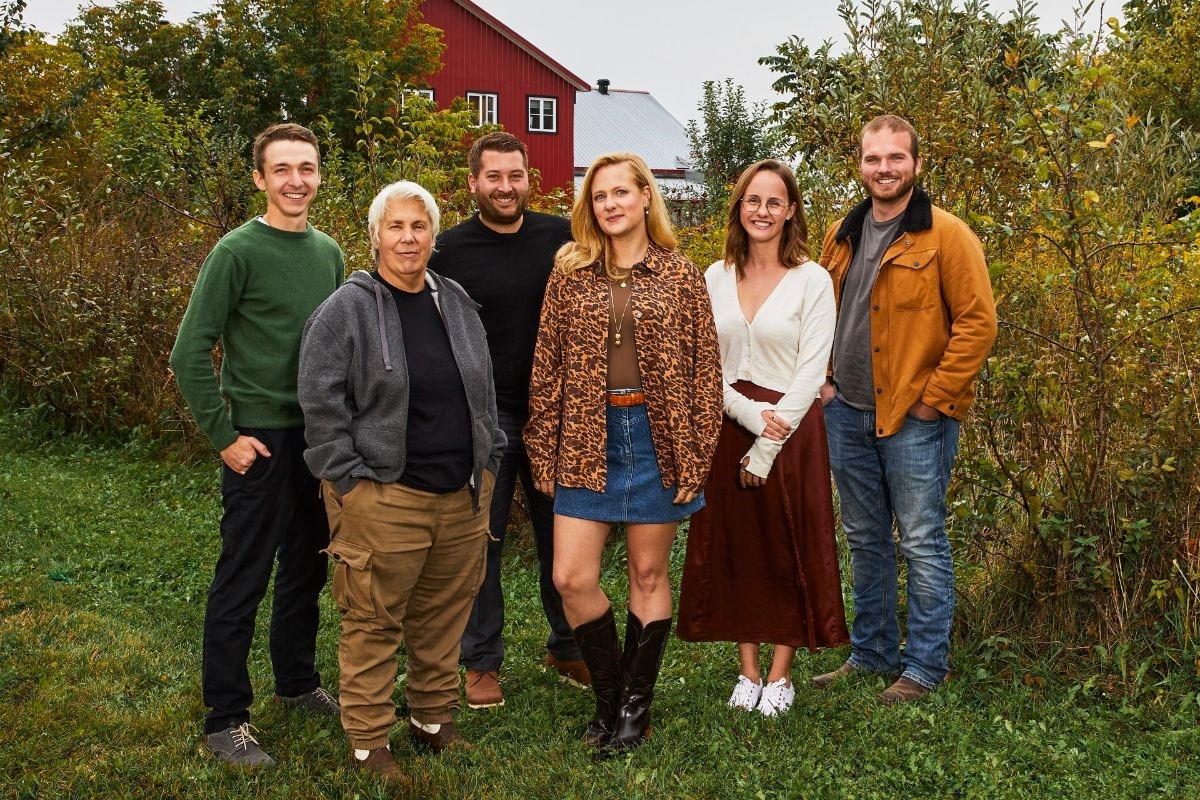 Les cinq candidats et l'animatrice de cette 13e saison