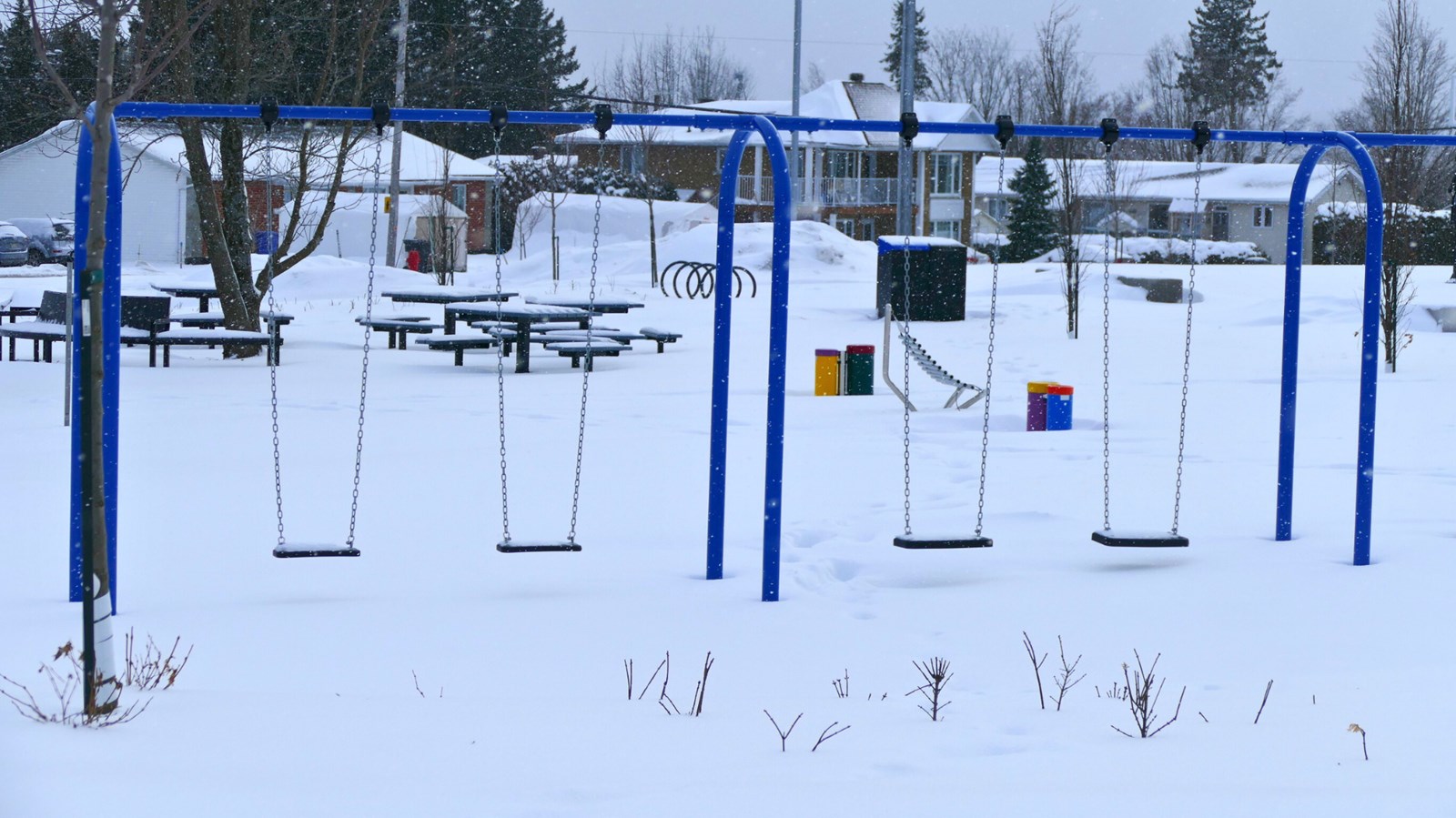 Les jeunes se donnent souvent rendez-vous dans les parcs près des établissements scolaires.