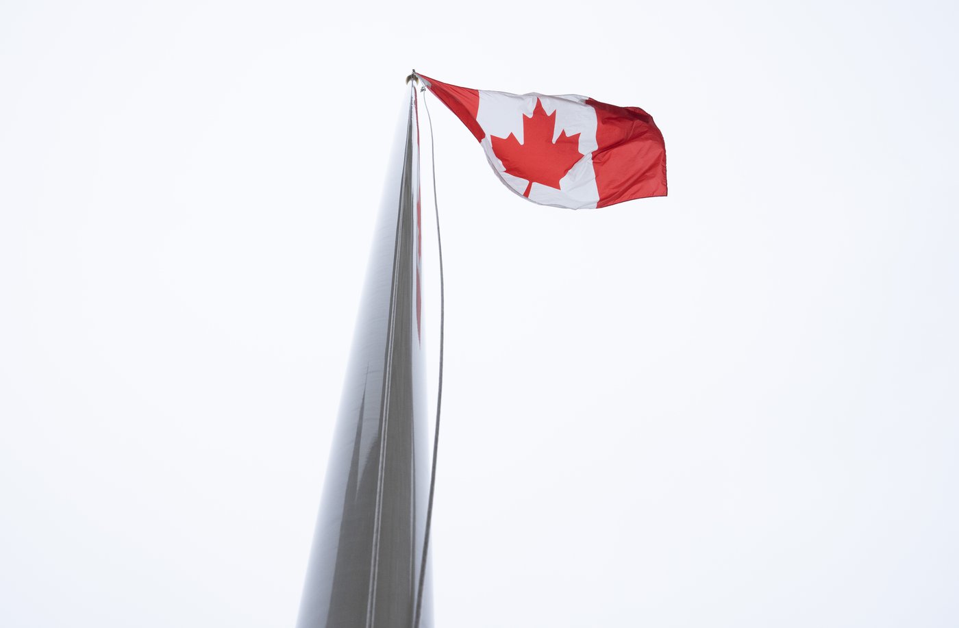 Des sénateurs affirment que le drapeau canadien est un symbole de fierté nationale