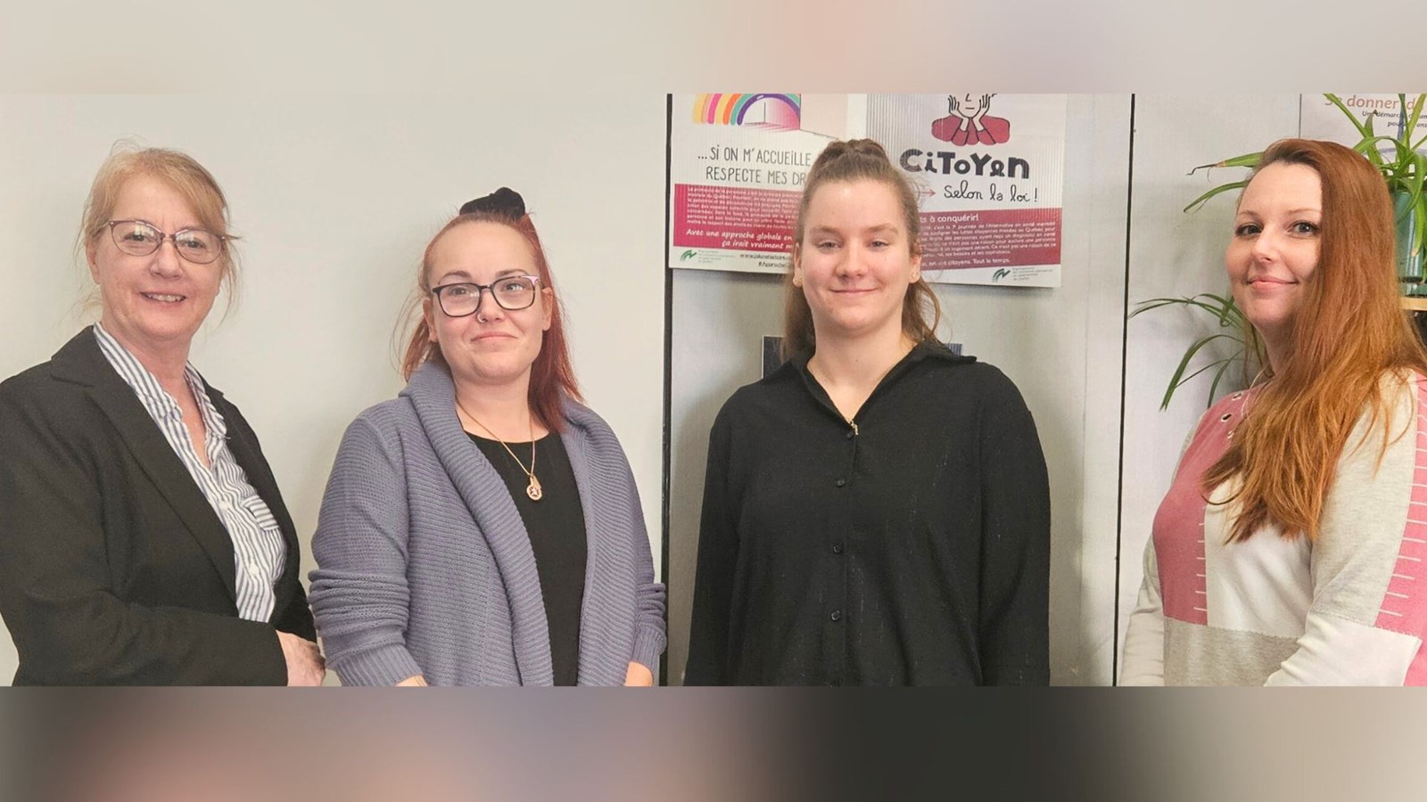 L'équipe de travail du Murmure: Diane Chatigny, directrice intervenante, Cathy Mercier, intervenante au volet sensibilisation/formation à la communauté, Kim Morin, intervenante à l'entraide et Angelynka Turmel-Lacombe, intervenante au volet intégration socioprofessionnelle.