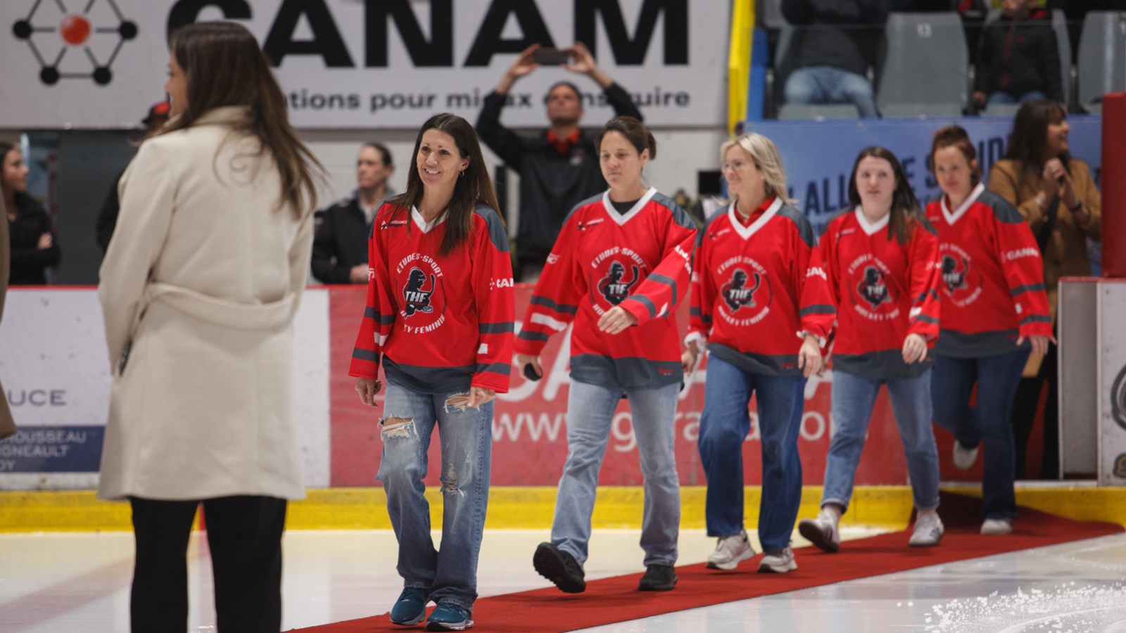 Le Tournoi de hockey féminin de Saint-Georges bat son plein