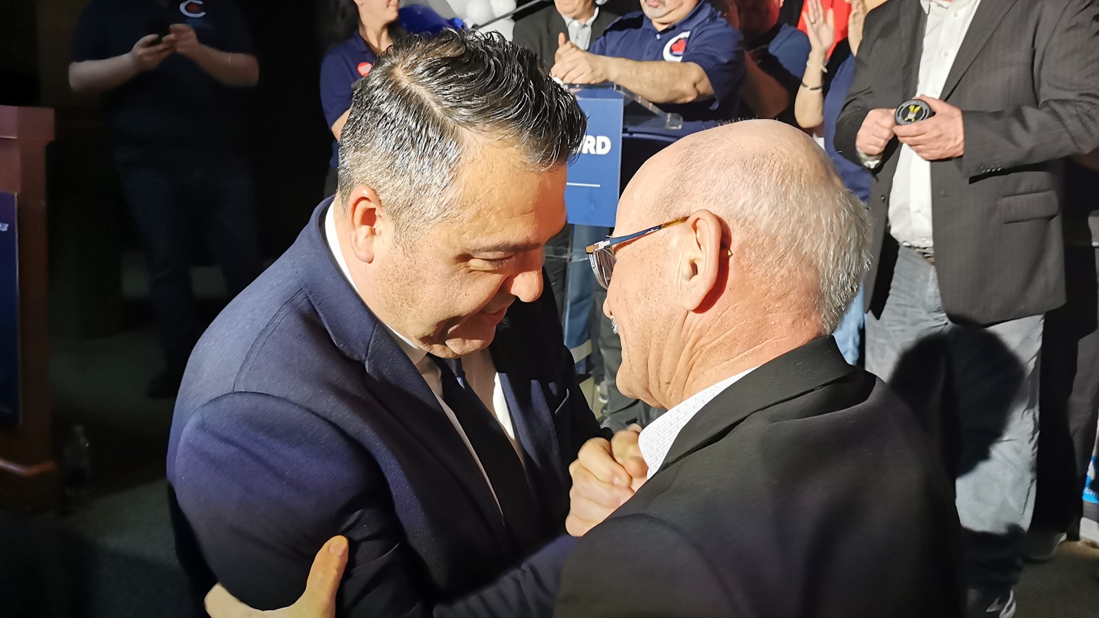 Le nouveau député a reçu les félicitations de son prédécesseur, Richard Lehoux.