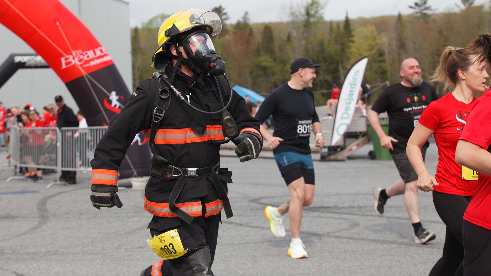 Alexandre Béland Ouellette court 10km en uniforme pour honorer ses pairs