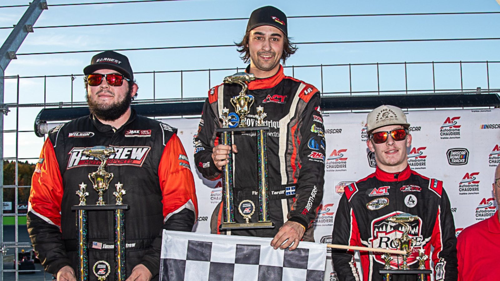 Le pilote de Notre-Dame-des-Pins, Alexendre Tardif a remporté le Granite State Pro Stock et la bourse de 10 000 $. Jimmy Renfrew et Cole Robie ont respectivement terminé en 2e et 3e position.