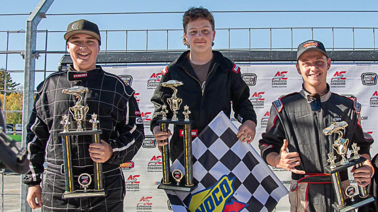 Podium de la division Nascar Sport Compact Développement.