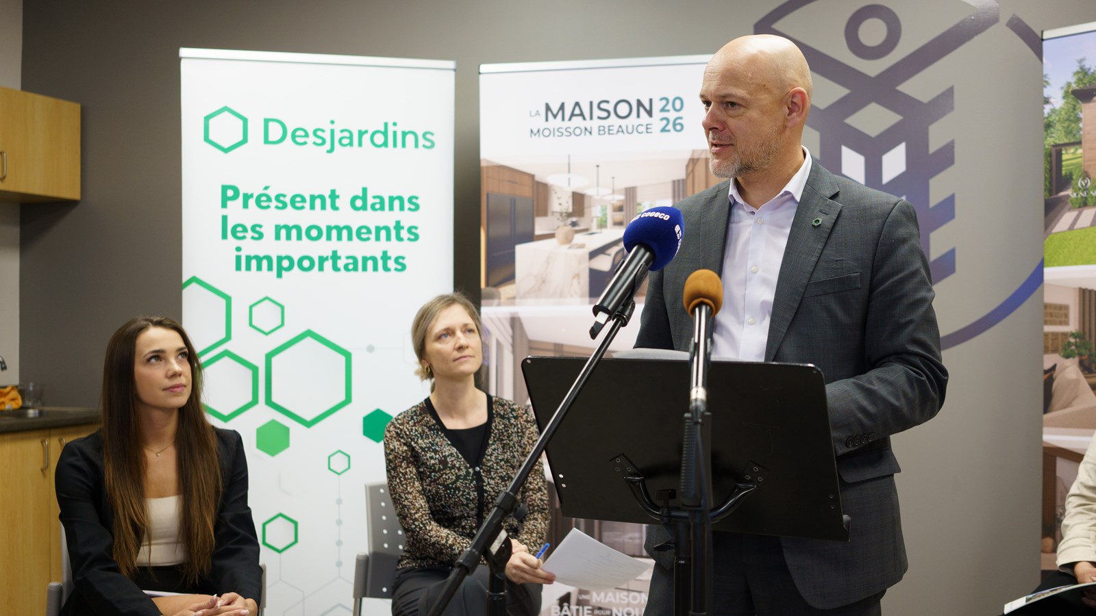 Jean Poulin (directeur développement de marché à la Caisse du Cœur-de-la-Beauce, pour représenter les 9 Caisses Desjardins de la région)