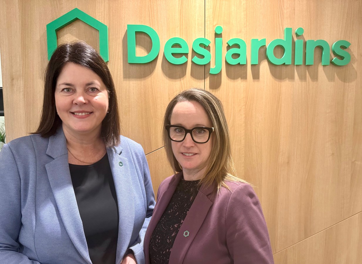 Claudia Faucher et Joëlle Girard, respectivement directrice générale et présidente du conseil d'administration de la Caisse Desjardins du Cœur-de-la-Beauce.