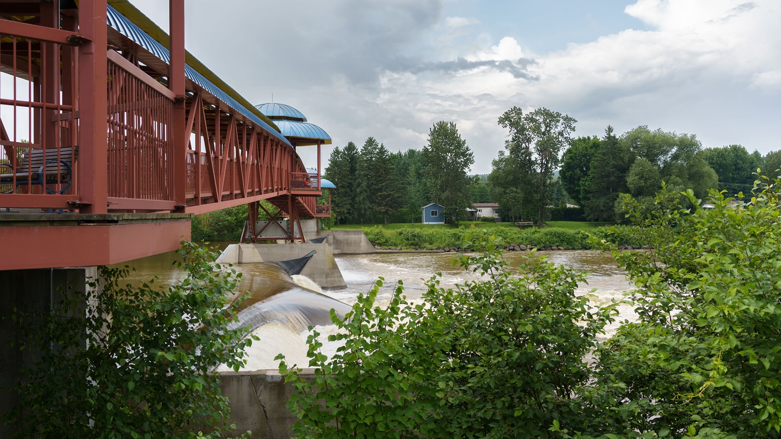 Déploiement du barrage gonflable à Saint-Georges