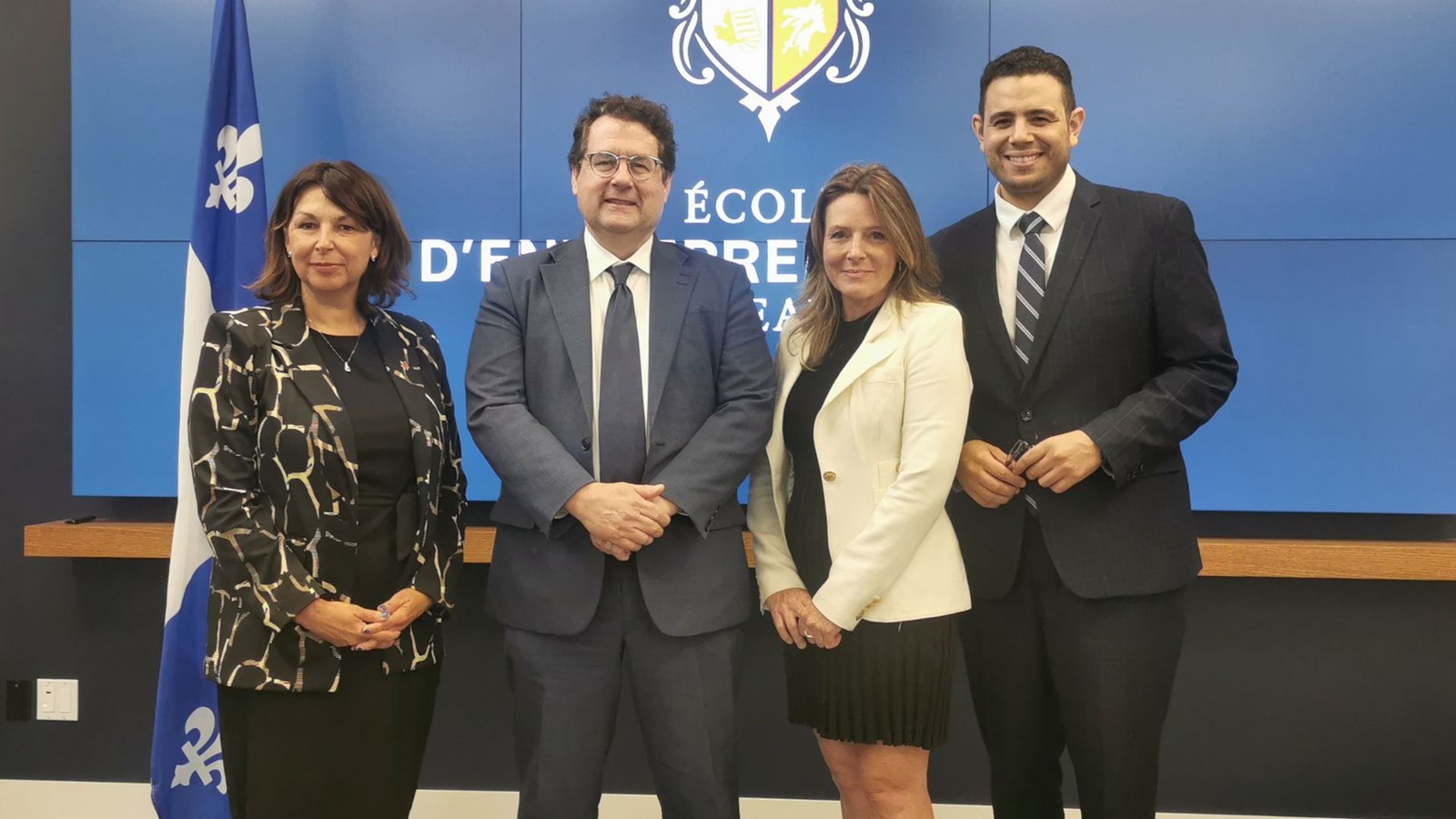Le ministre de l’Économie, de l’Innovation et de l’Énergie et ministre responsable de la Stratégie maritime, Bernard Drainville, ainsi que le député de Beauce-Sud et ministre des Affaires municipales, Samuel Poulin, en compagnie de la la présidente-directrice générale de l’École d’entrepreneurship de Beauce, Isabelle Le Ber, et la coprésidente du Cercle d’experts en repreneuriat, Nathaly Riverin.