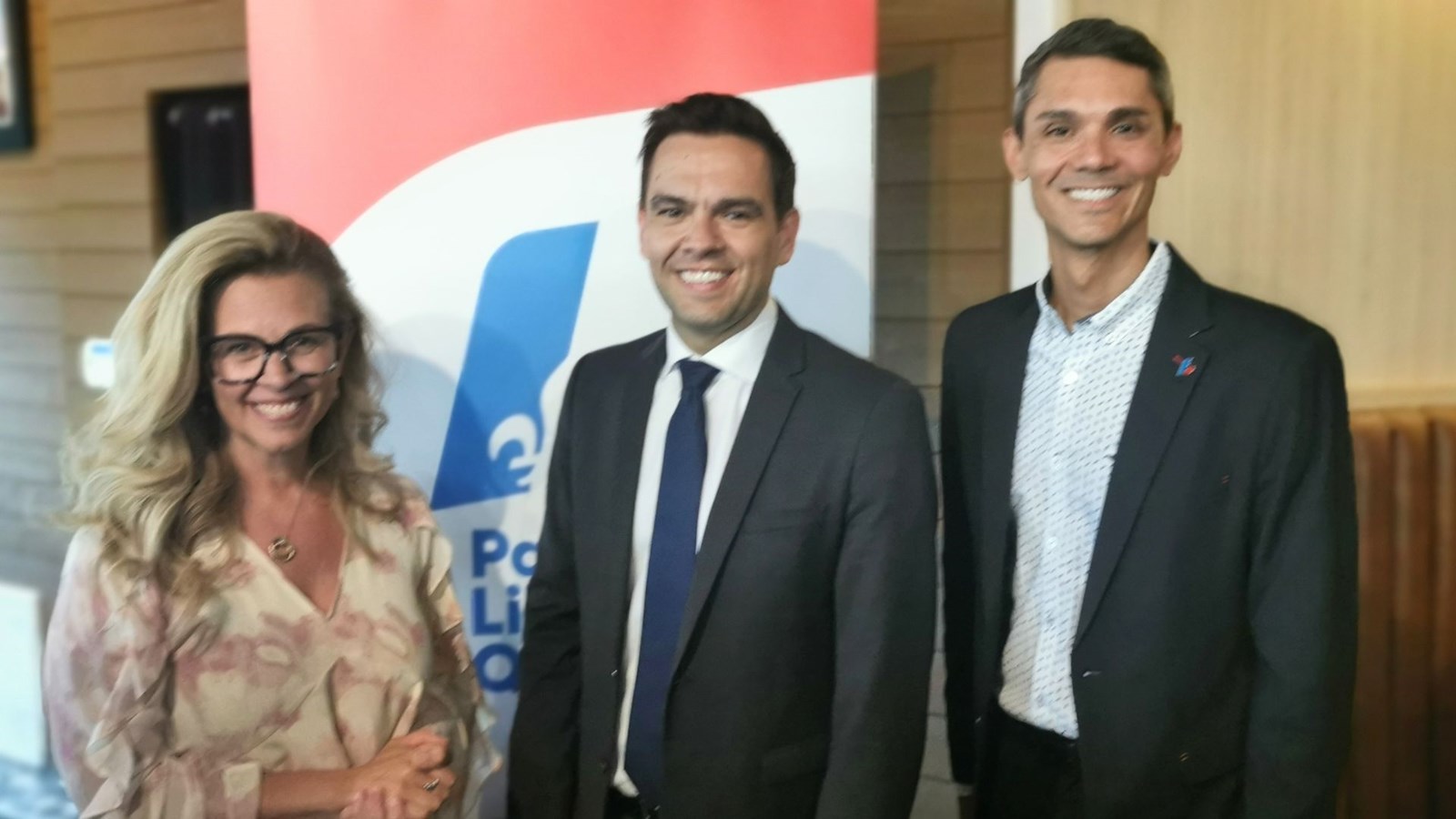 Le chef du PLQ, Charles Milliard, en compagnie de ses deux candidats en Beauce, Nancy Labbé et Alvaro Peressutti (Beauce-Sud).