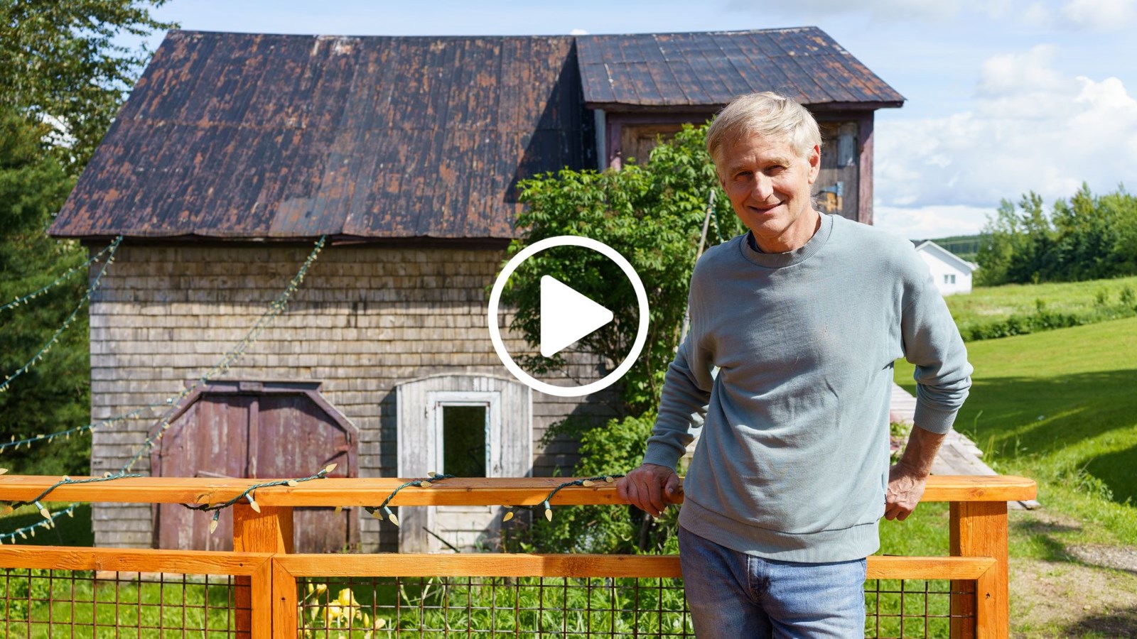 À Saint-Séverin, Cameron Olsen construit des bateaux et cultive une saine façon de vivre