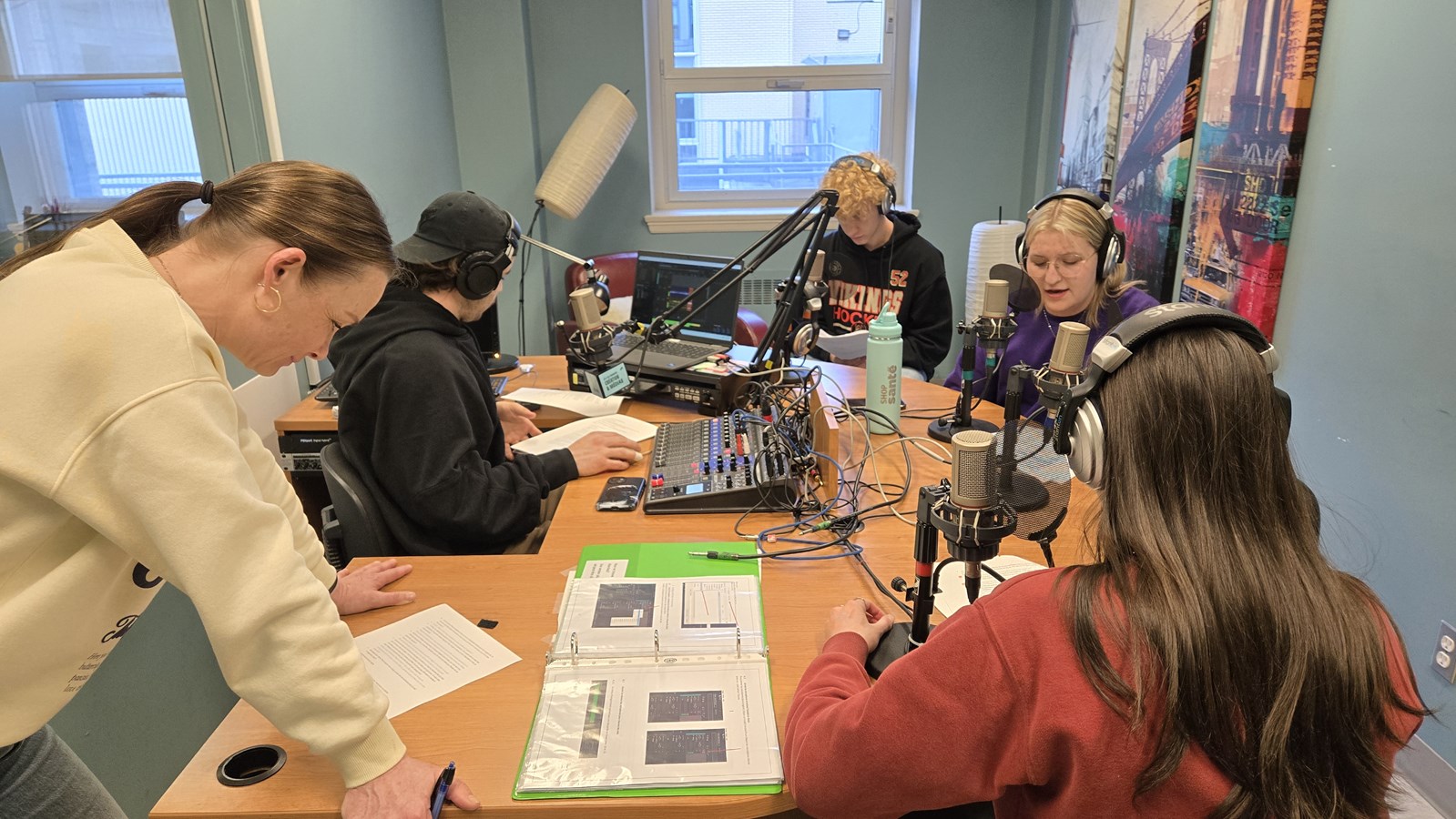 Des étudiants du Cégep Beauce-Appalaches prêtent leur voix à de faux appels 911