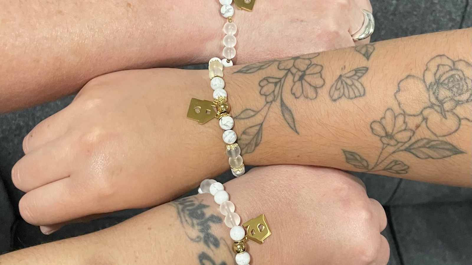 Des bracelets pour soutenir les femmes victimes de violence conjugale