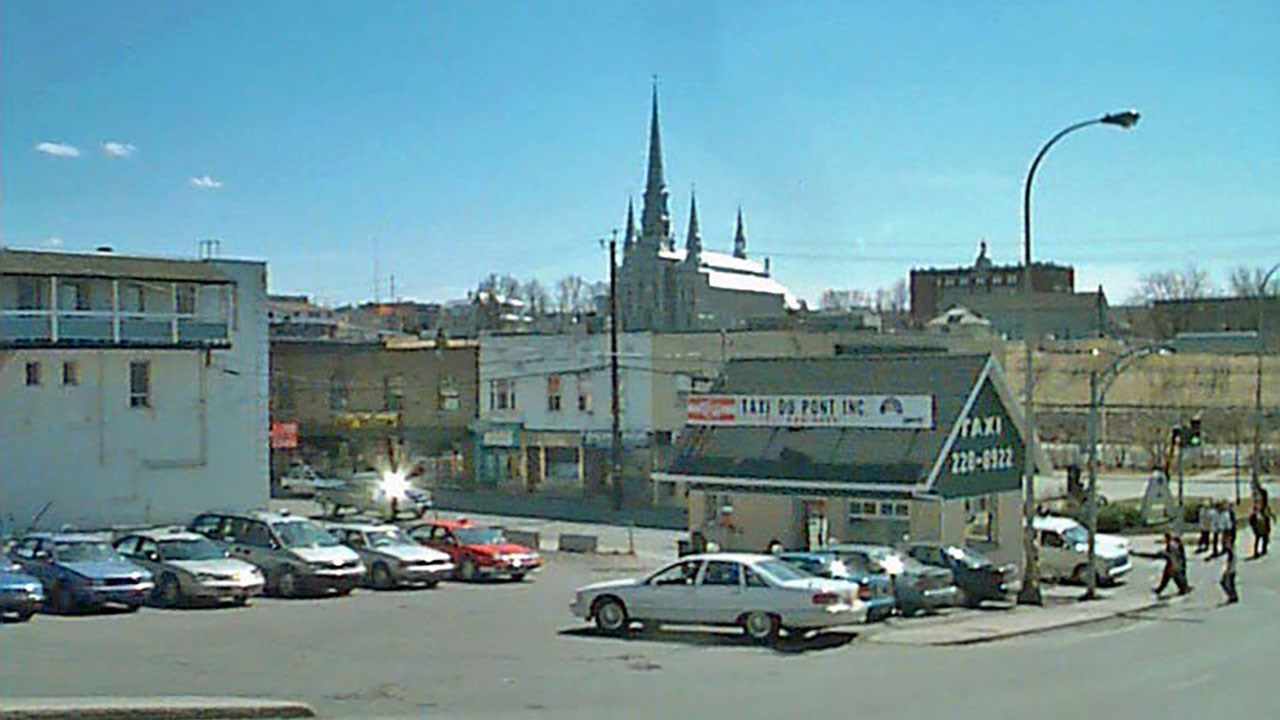 12-Taxis-12-du-Pont-vue-arrière-Ph-JF-Chrétien.jpg