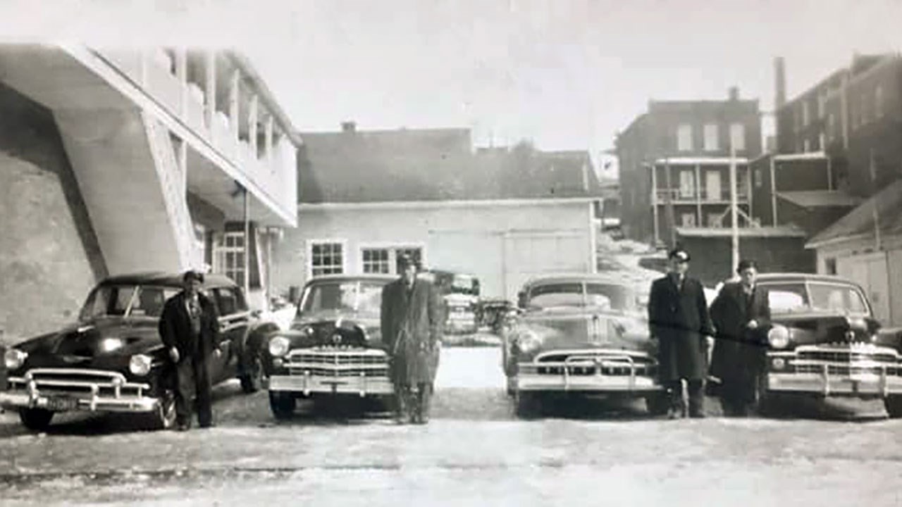 5-Taxis-5-22-c-1950-Ph-Régis-Poulin.jpg