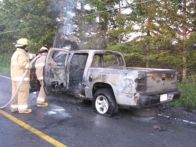 Véhicule en flamme près de St-Gérard Magella