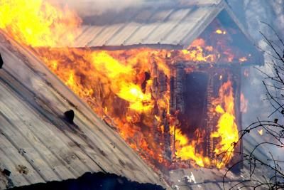 Maison détruite par les flammes à Sainte-Marie-Salomé