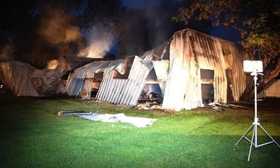 Une grange rasée par les flammes