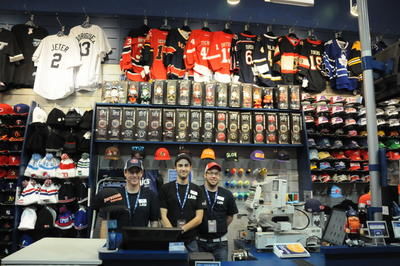 La boutique de sport Lids se démarque en personnalisant son produit