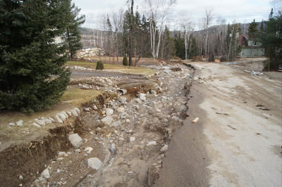 Un barrage cède sur la montagne à Saint-Côme