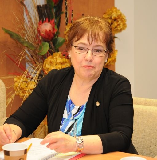 Francine Raynault fustige la loi C-38