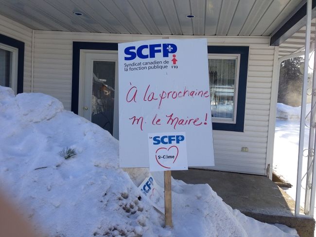 Des autocollants chez le maire de Saint-Côme