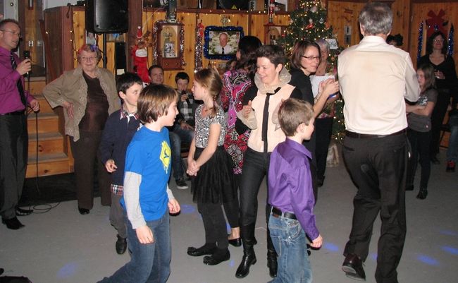 Vivez l’expérience de la danse traditionnelle avec la famille Dupuis