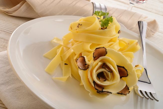 Tagliatelles au beurre et truffes noires