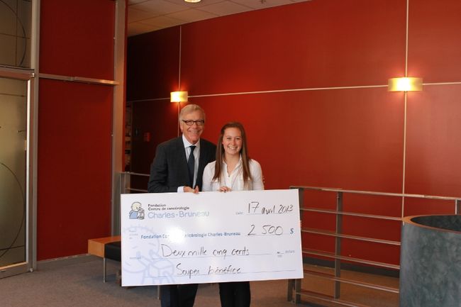Une élève du Collège Esther-Blondin remet 2500 $
