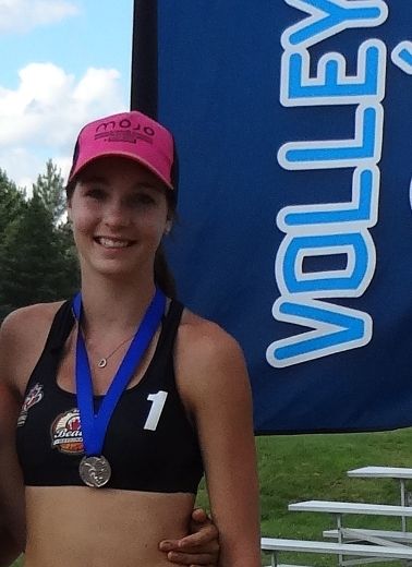 TROIS ATHLÈTES DE LA RÉGION AU SEIN DES ÉQUIPES DU QUÉBEC RELÈVE DE VOLLEYBALL ET DE VOLLEYBALL DE PLAGE