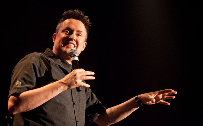 Mike Ward participe à l'événement Crampé pour la Cause