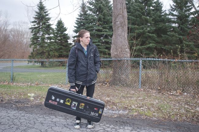 Un élève laissé au bord du chemin