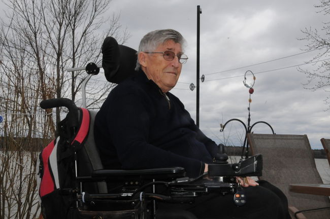 Un paraplégique forcé de se débrouiller seul