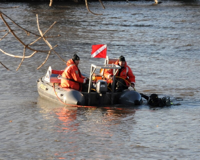 Une automobile a sombré dans l'eau à St-Ignace-de-Loyola