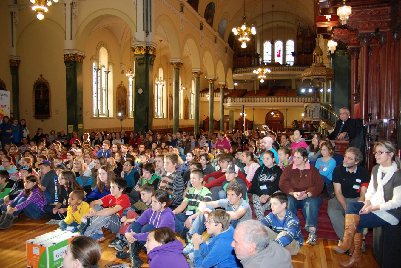 Les jeunes envahissent la cathédrale
