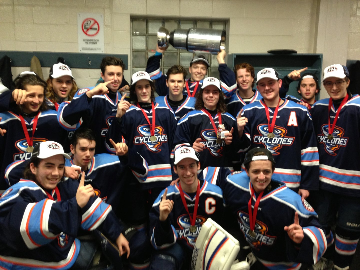 Les Cyclones midget A-2 champions