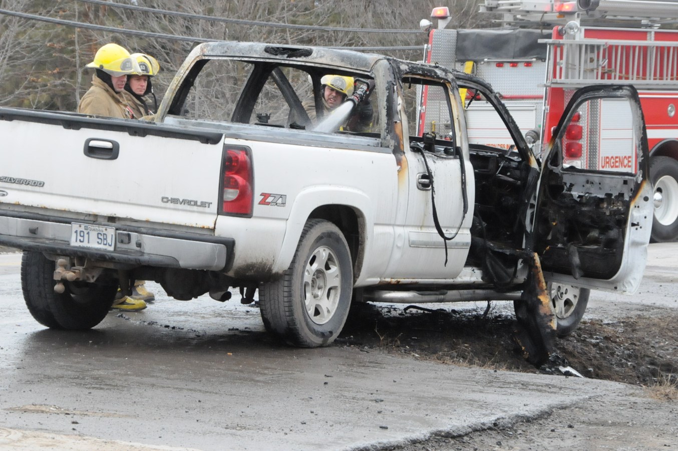 Un véhicule flambe à Saint-Charles-Borromée