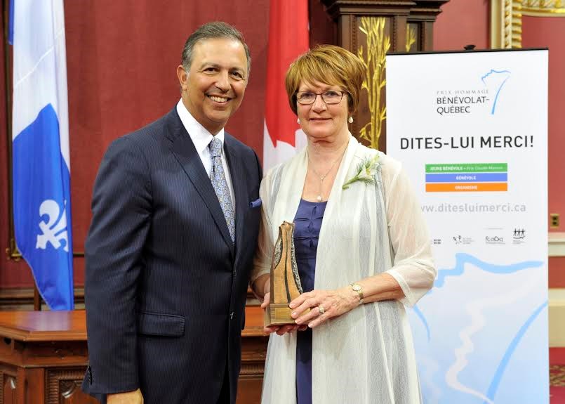 Denise Vandenbroucke reçoit le prix Hommage bénévolat-Québec