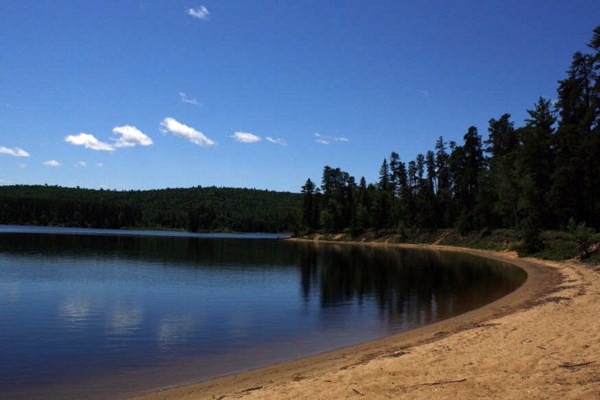 Baignade en eau naturelle : Assurez-vous de la qualité du plan d’eau