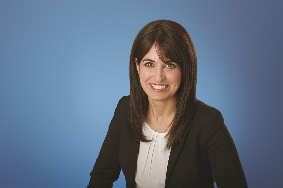 Véronique Hivon invite les citoyens à signer la pétition contre les frais accessoires en santé 