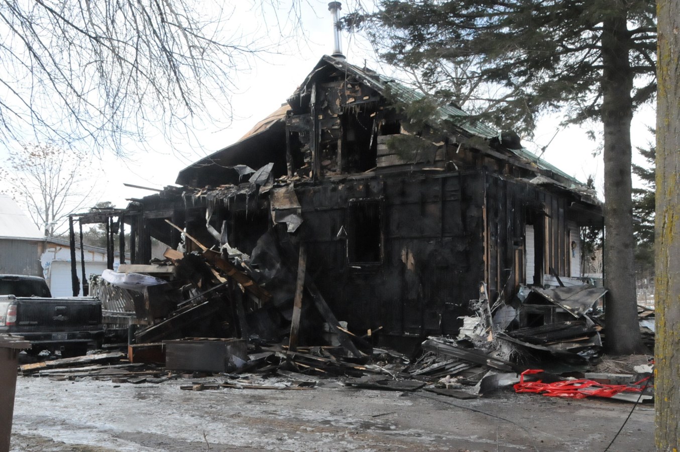 Un incendie détruit une résidence à Notre-Dame-des-Prairies