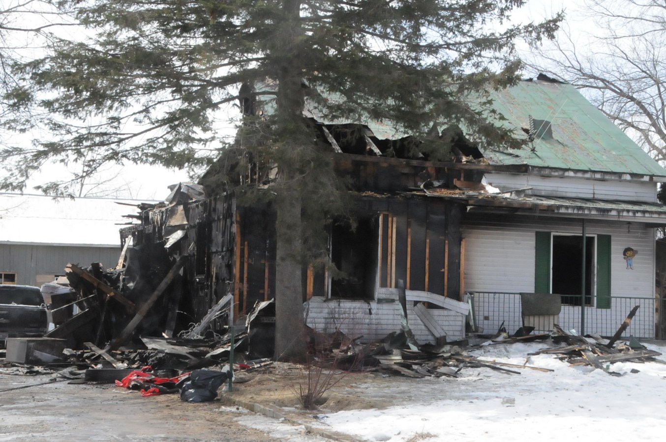 Un incendie détruit une résidence à Notre-Dame-des-Prairies