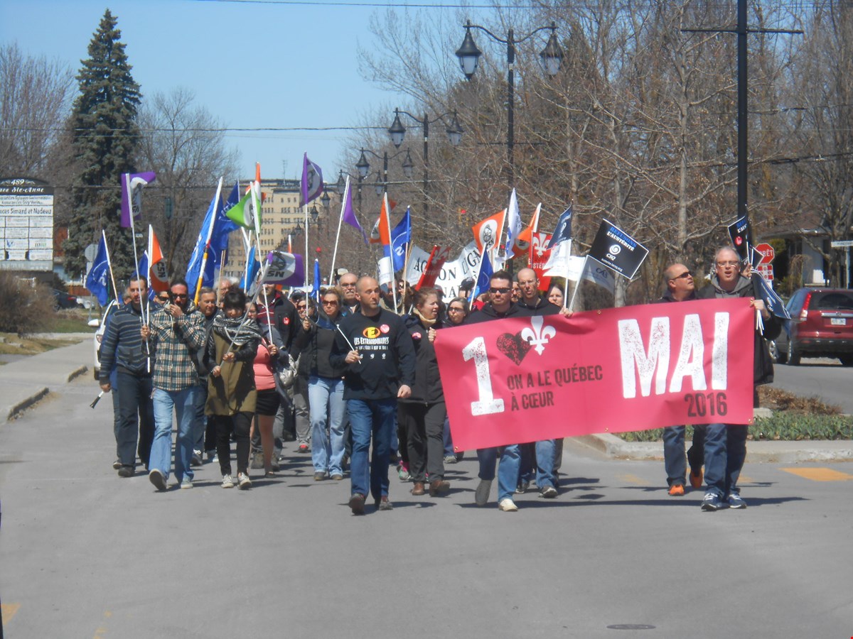 Le Réseau Vigilance Lanaudière manifeste à Joliette