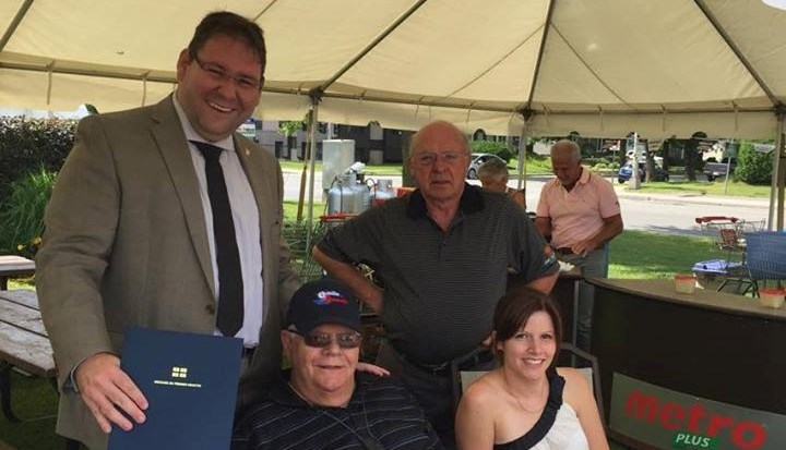 La carrière de Michel Ratelle soulignée par le premier ministre Couillard