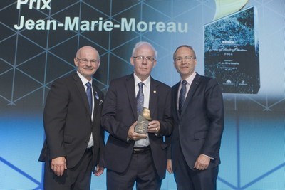 André Hénault reçoit le Jean-Marie-Moreau