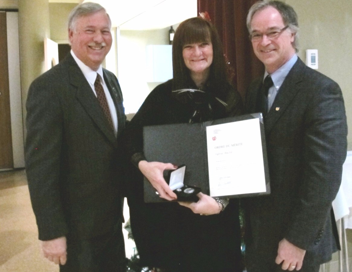 Jean-Guy Chartier jr reçoit le prix André-Caron Maurice Valiquette et Sylvie Anctil reçoivent la médaille de l'Ordre du mérite 